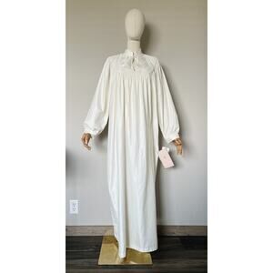 VTG Barbizon M Cream Cuddleskin Nightgown Floral Embroidery Modest Feminine NWT